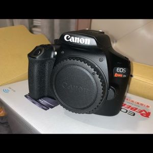Brand new Cannon EOS Rebel t6 w/ 32GB 2 lenses